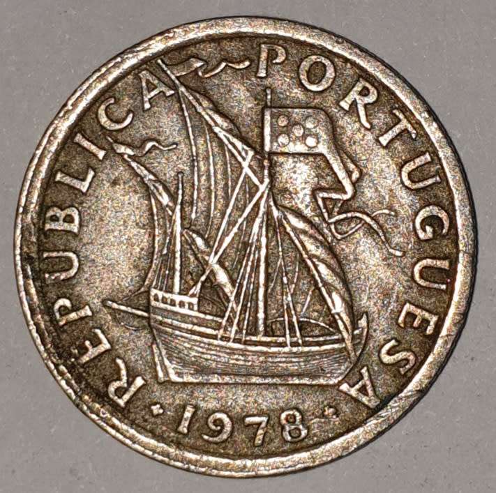 1978 - 2.5 ESCUDOS - 2$50 - 2 1/2 - PORTUGAL - PORTUGUESA - KM#590 - COPPER-NICKEL - PORTUGUESE